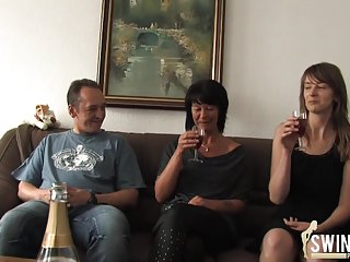 Khiêu dâm cô gái và bố doppelt es khác được sinh porno