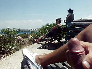 Xã hội và hai ông già tải trò chơi khiêu dâm